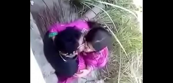  Village Desi indian couple outdoor sex, outdoor sex couple, viral sex Desi indian couple doing sex at outdoor